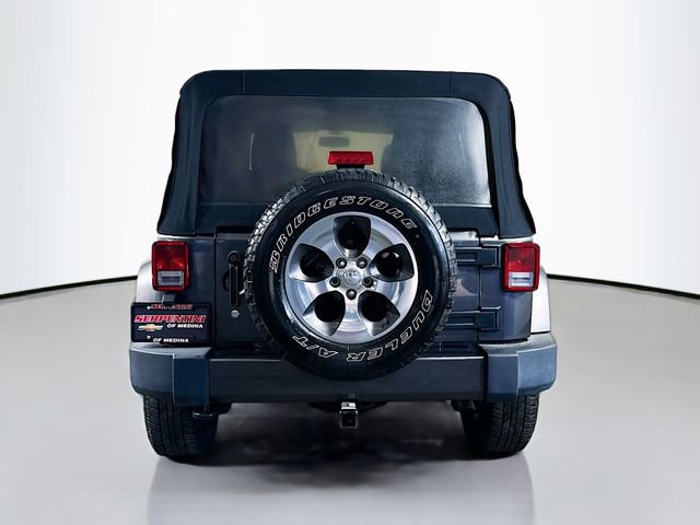 Used 2016 Jeep Wrangler Unlimited Sahara w/ Connectivity Group image 7
