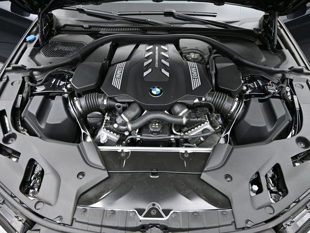 Used 2023 BMW M550i xDrive w/ Dynamic Handling Package image 22