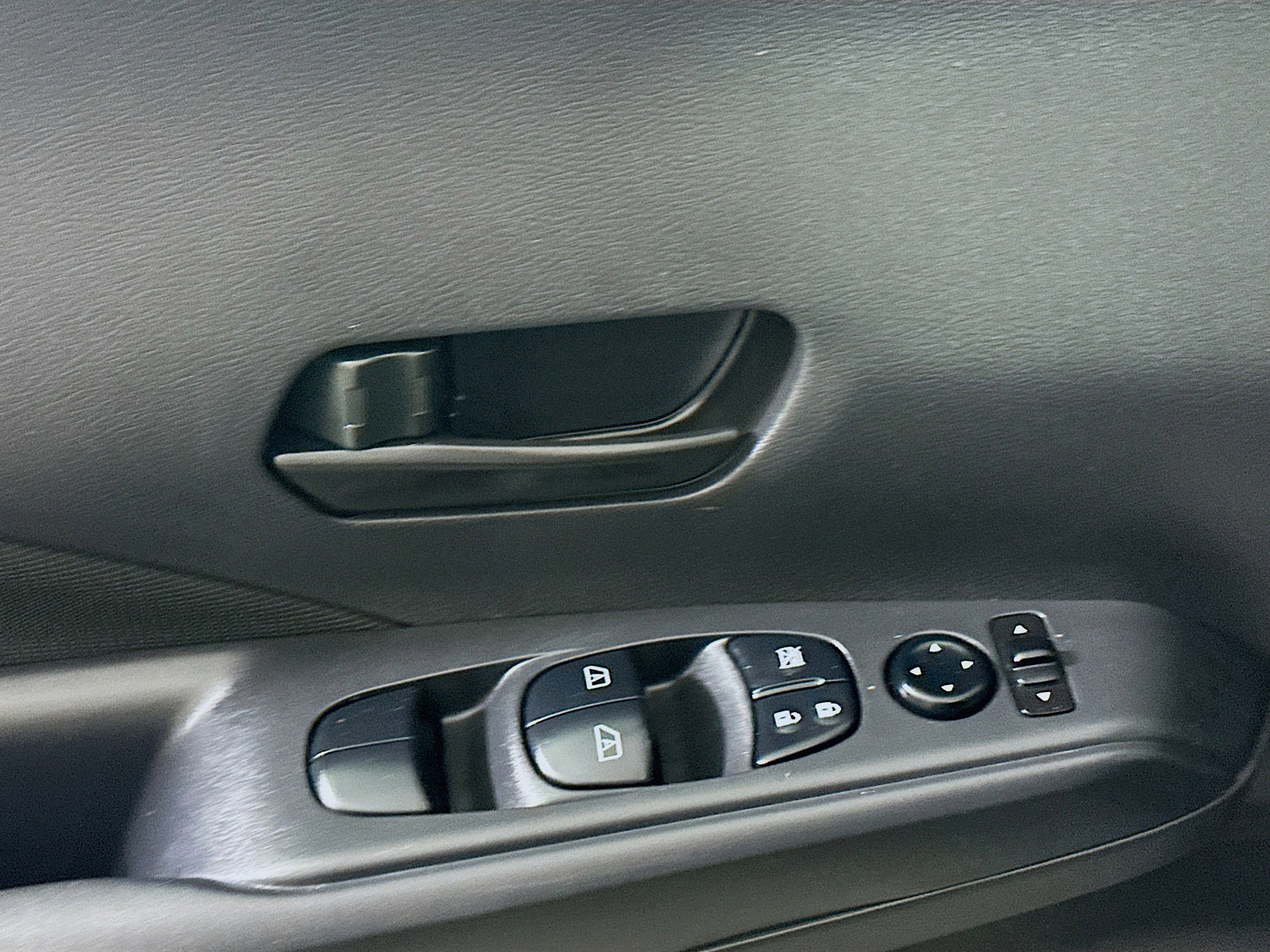 Used 2024 Nissan Kicks S image 15