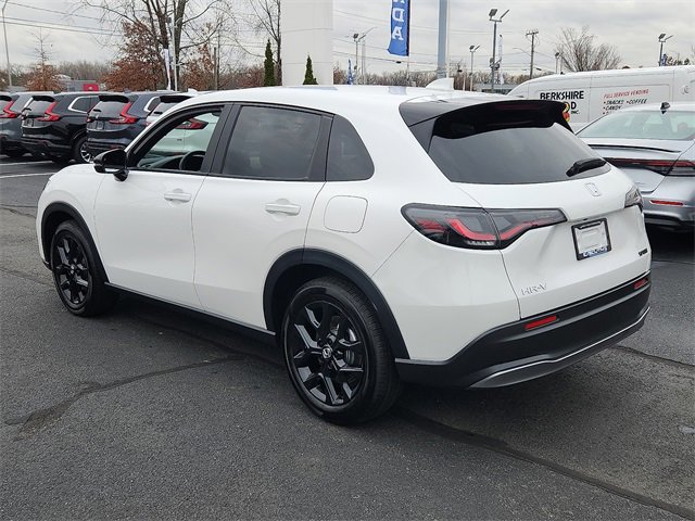 Used 2025 Honda HR-V Sport image 4