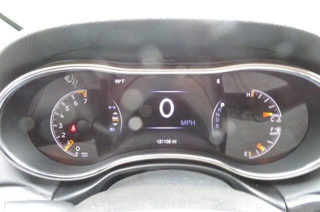 Used 2015 Jeep Grand Cherokee Laredo w/ Quick Order Package 23E AWD/4WD image 17