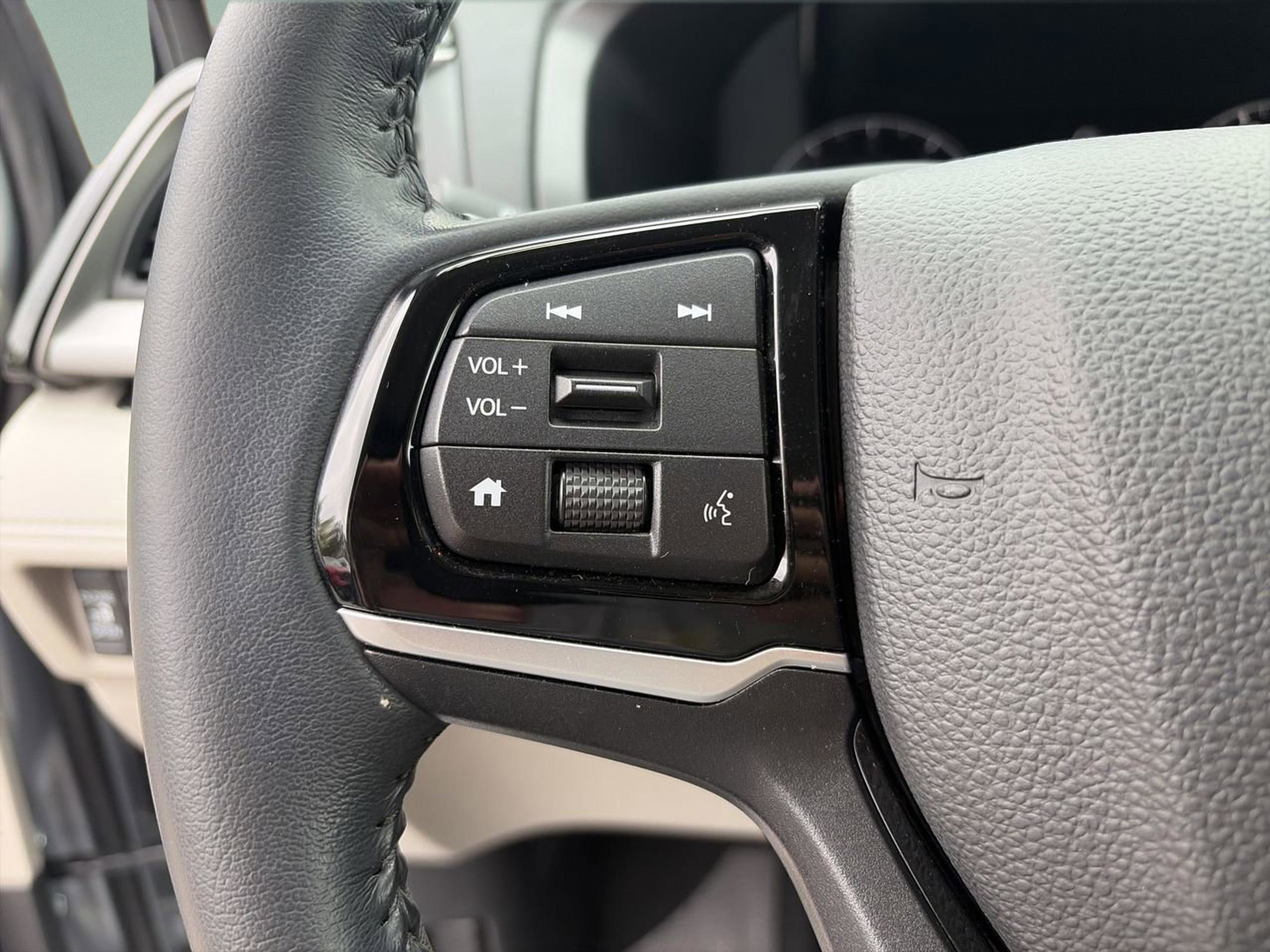 Certified 2025 Honda Odyssey Touring image 13