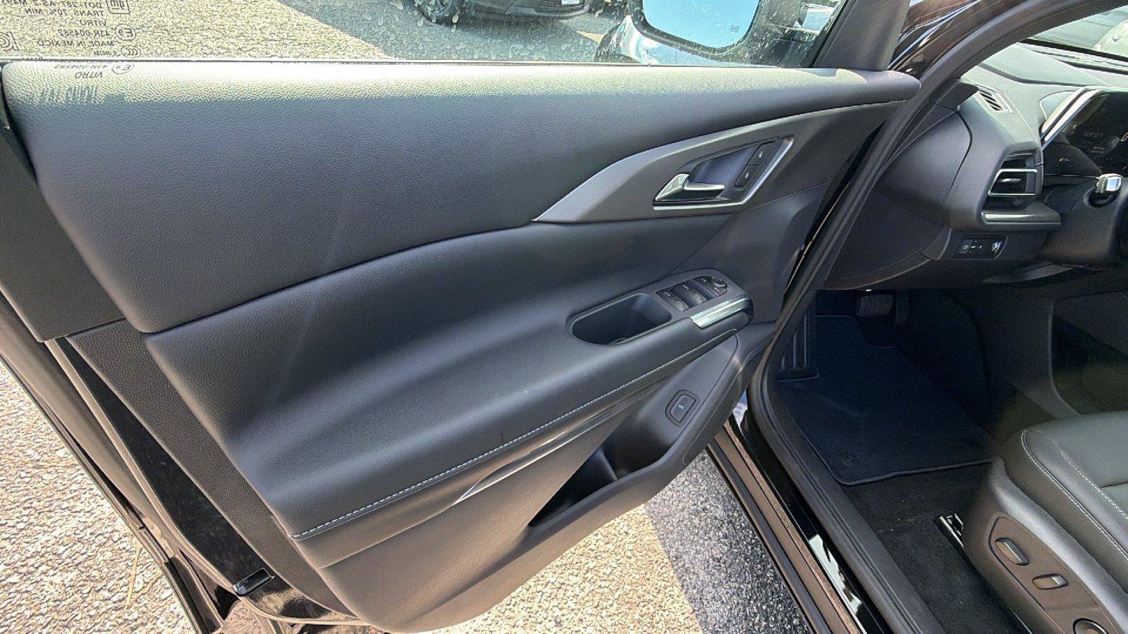 New 2027 Chevrolet Traverse LT w/ Sun and Wheel Package FWD image 15
