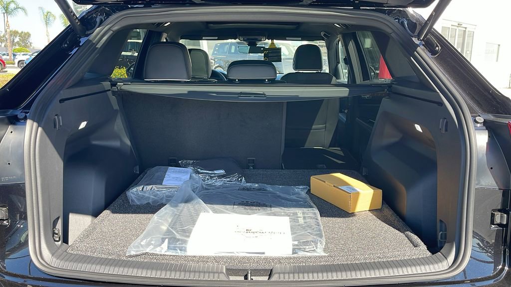 New 2026 Volkswagen Atlas Cross Sport SEL Premium R-Line AWD/4WD image 30