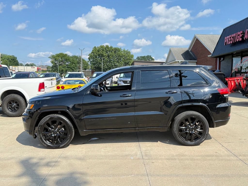 Used 2019 Jeep Grand Cherokee Altitude AWD/4WD image 3