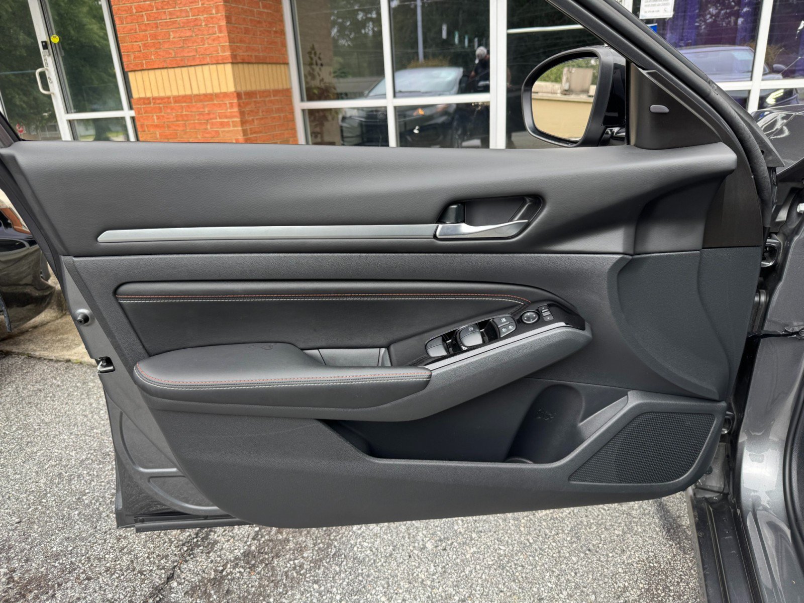 Used 2023 Nissan Altima 2.5 SR w/ SR Premium Package FWD image 38