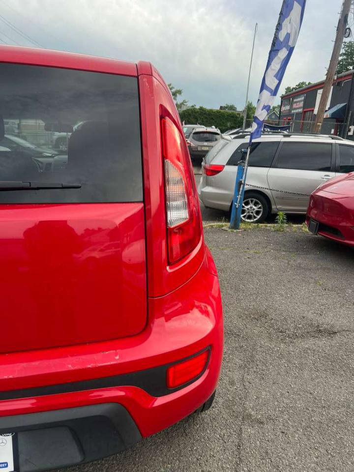 Used 2012 Kia Soul + FWD image 10