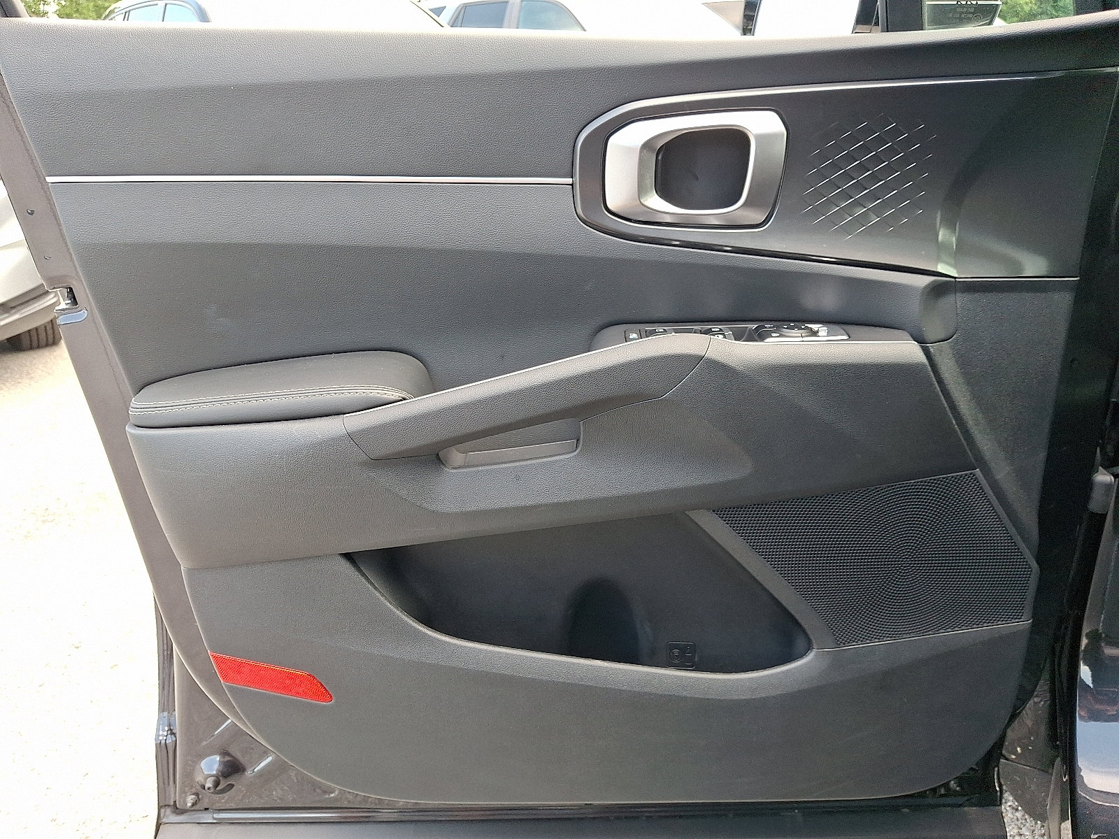 Certified 2025 Kia Sorento S w/ Panoramic Sunroof Package FWD image 12