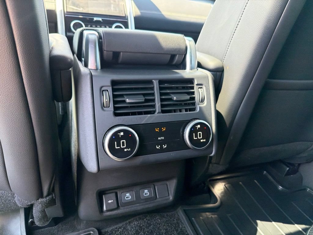 Used 2025 Land Rover Discovery Dynamic SE AWD/4WD image 30