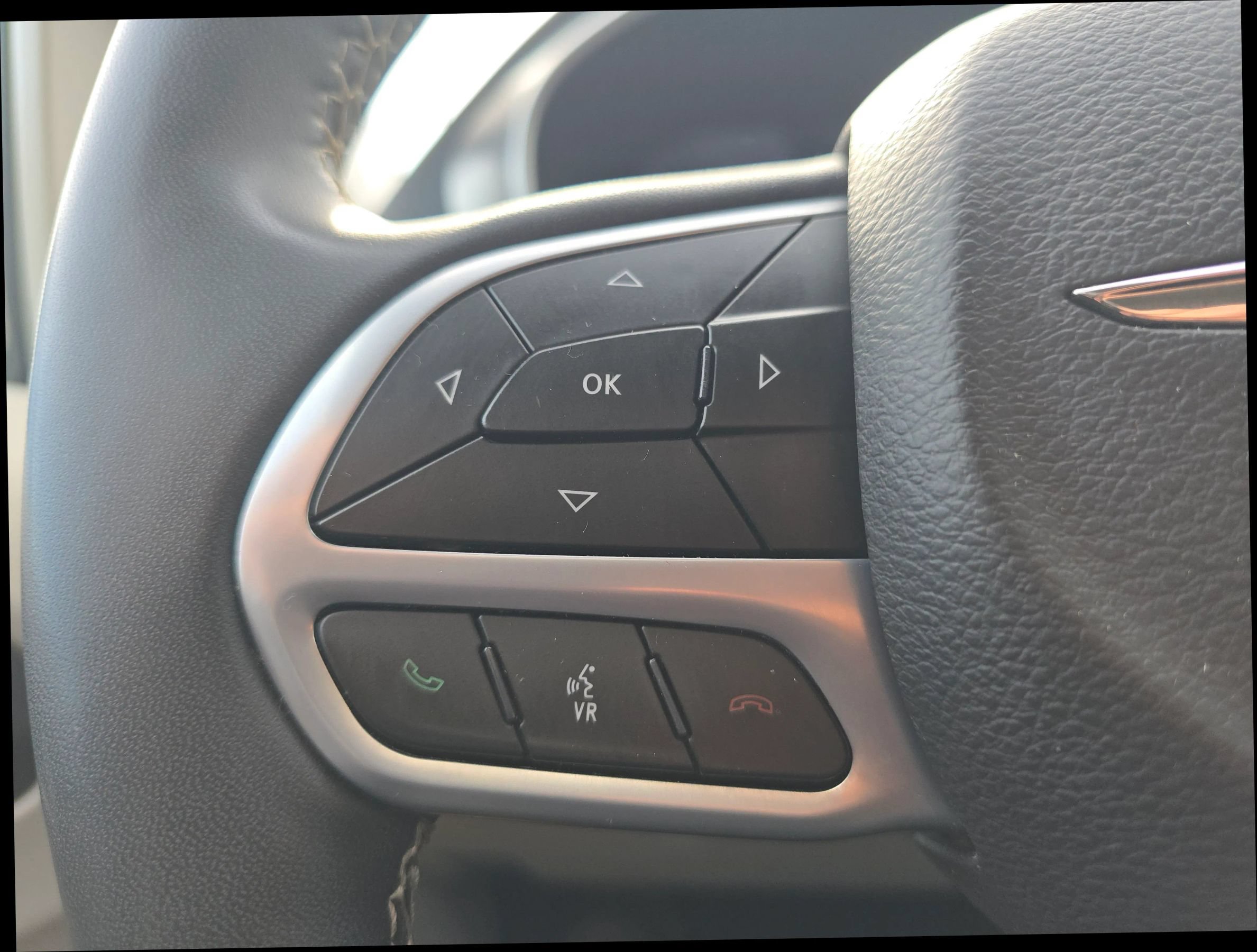 Used 2023 Chrysler Pacifica Touring-L FWD image 22