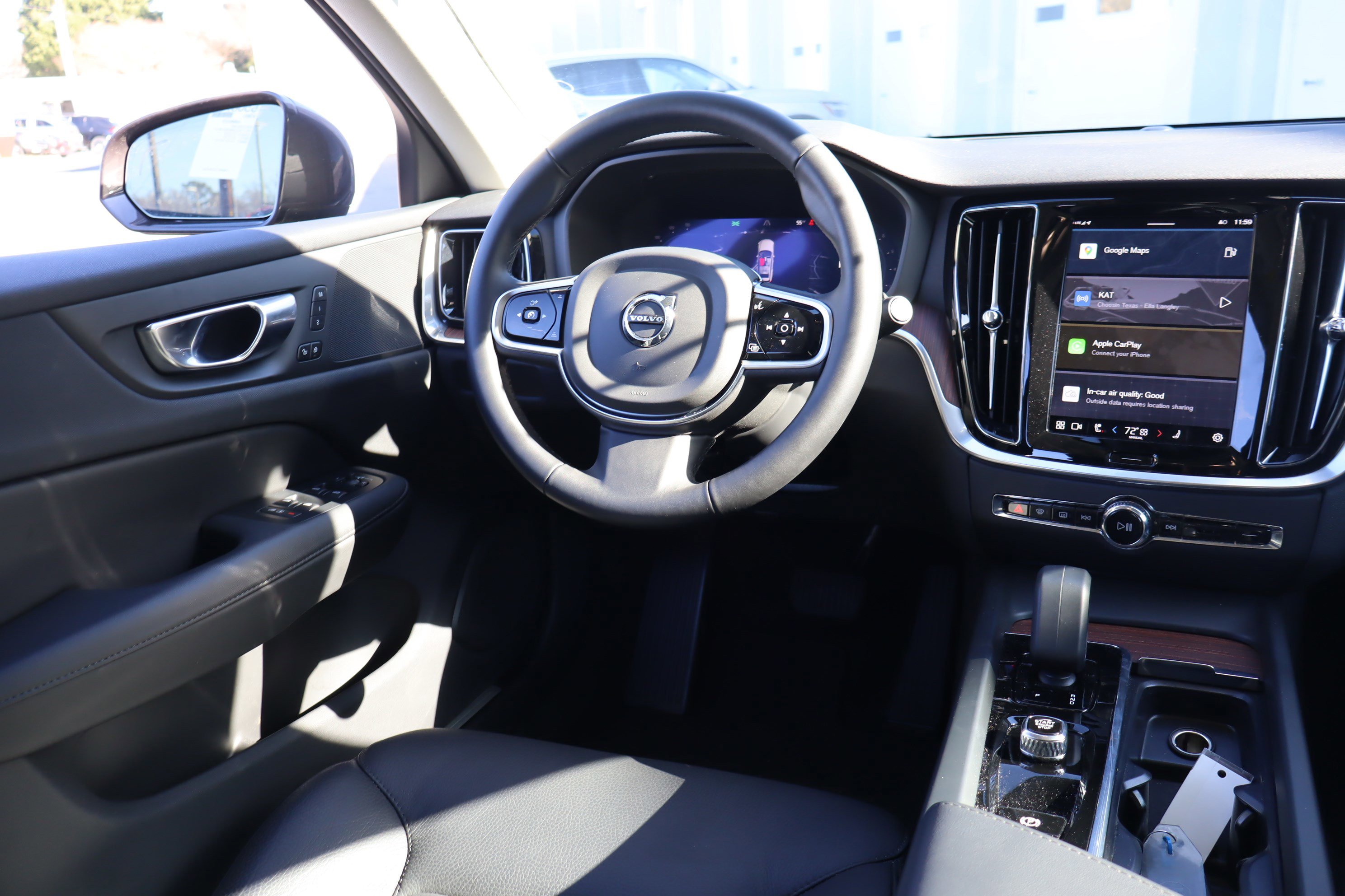 Used 2025 Volvo V60 B5 Cross Country Plus image 12