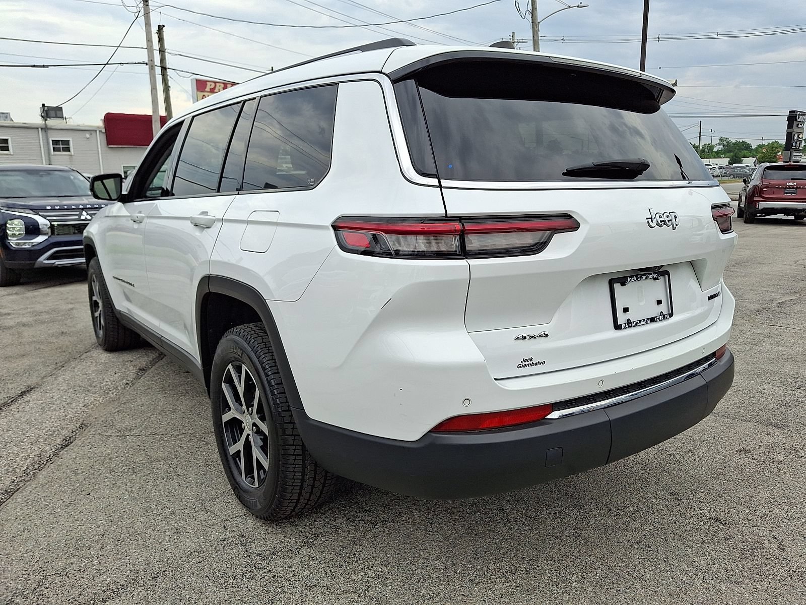Used 2023 Jeep Grand Cherokee L Limited w/ Trailer Tow Group (B) AWD/4WD image 5