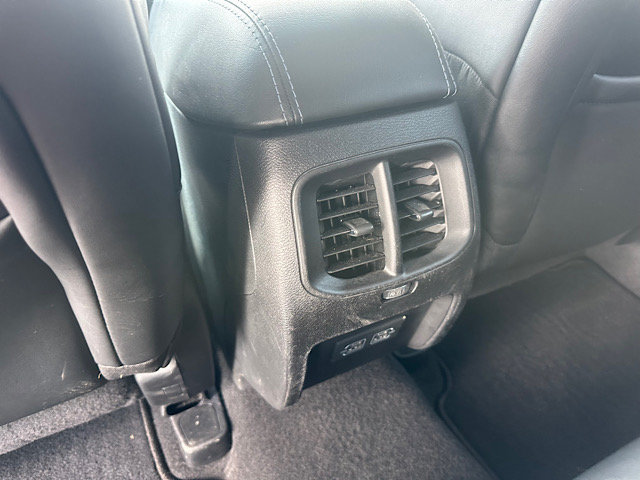 Used 2021 Jeep Cherokee Latitude Plus AWD/4WD image 23