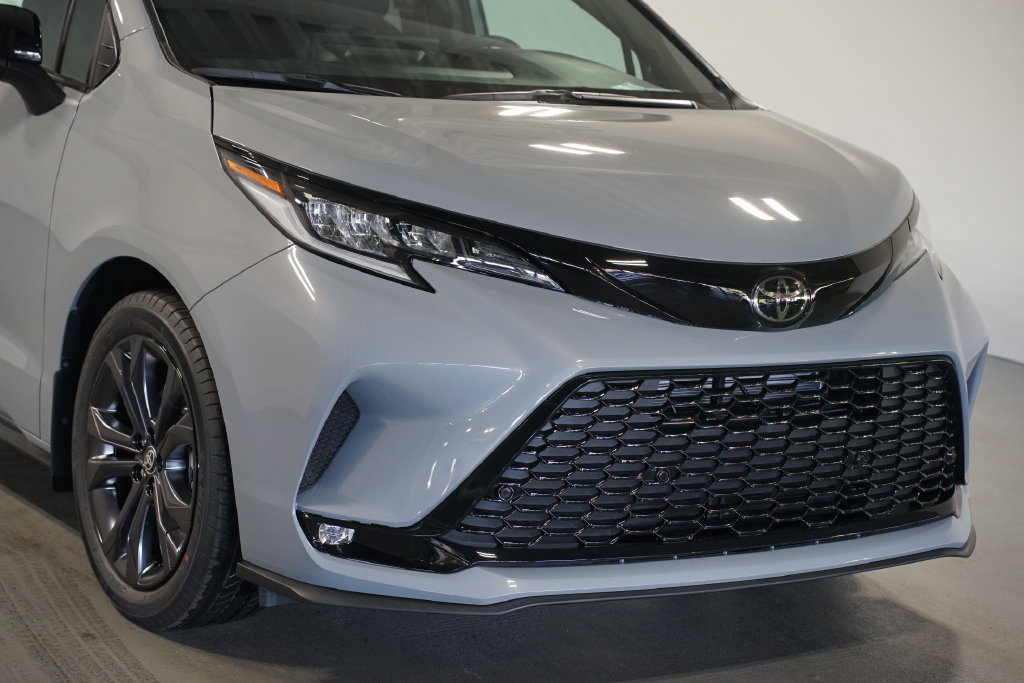 New 2026 Toyota Sienna XSE FWD image 4
