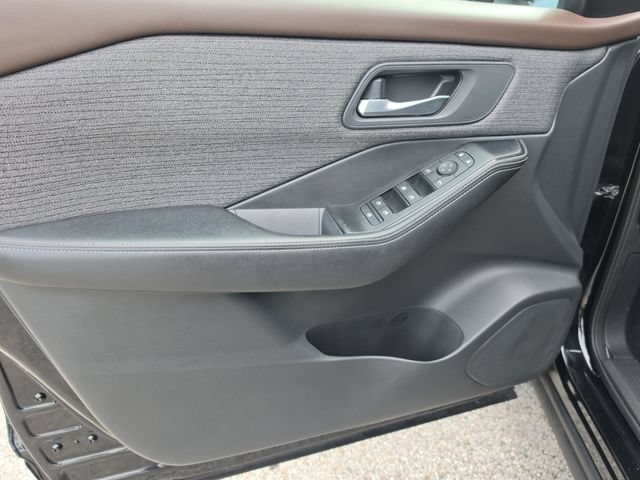 Certified 2022 Nissan Rogue SV FWD image 17