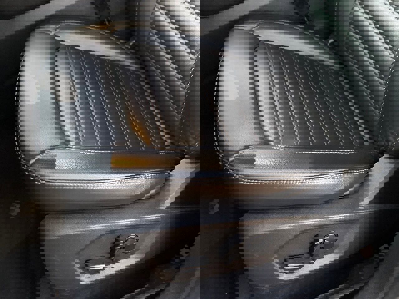 Used 2024 Ford Edge SEL image 33