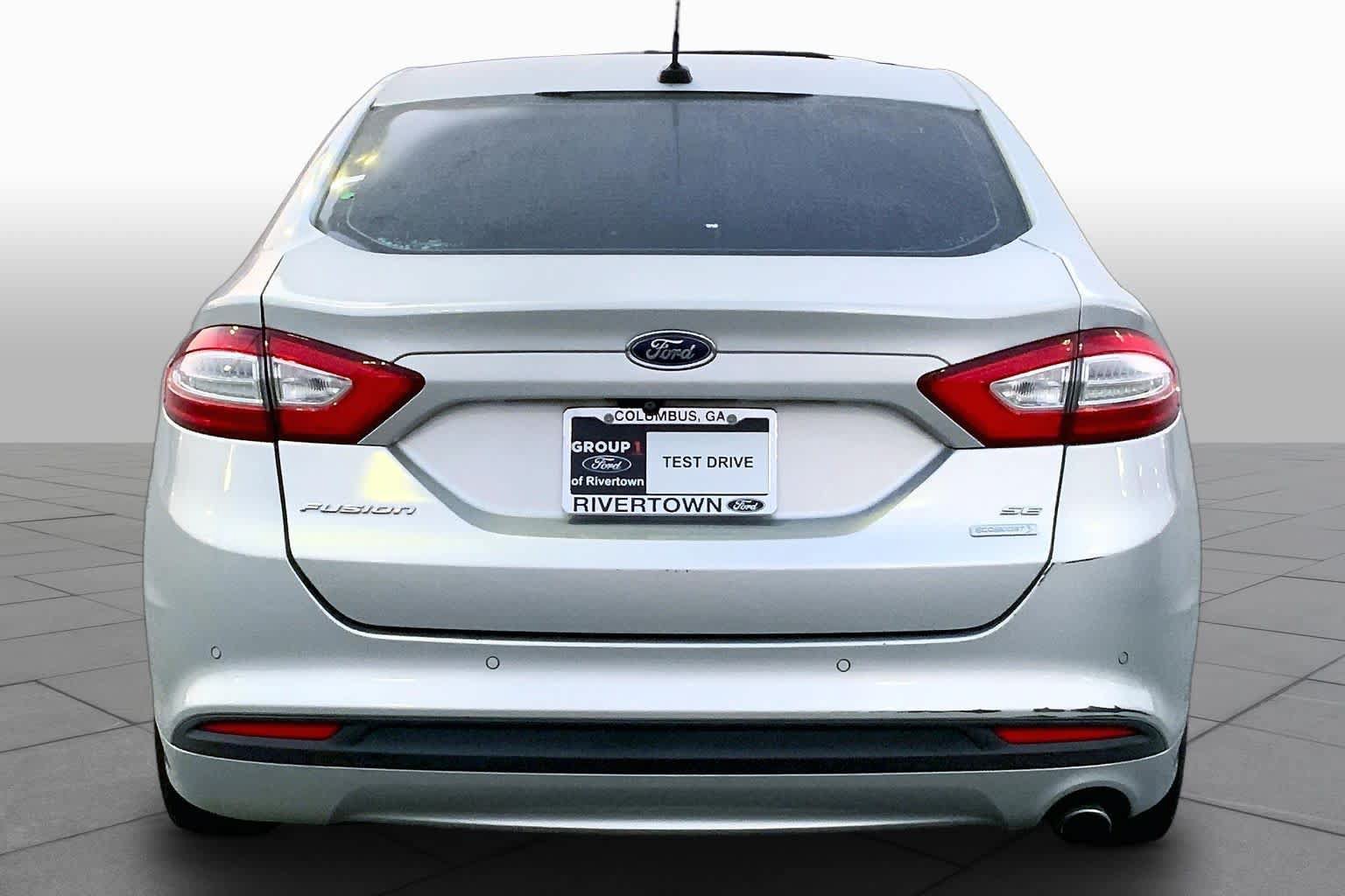 Used 2016 Ford Fusion SE w/ Equipment Group 202A FWD image 5