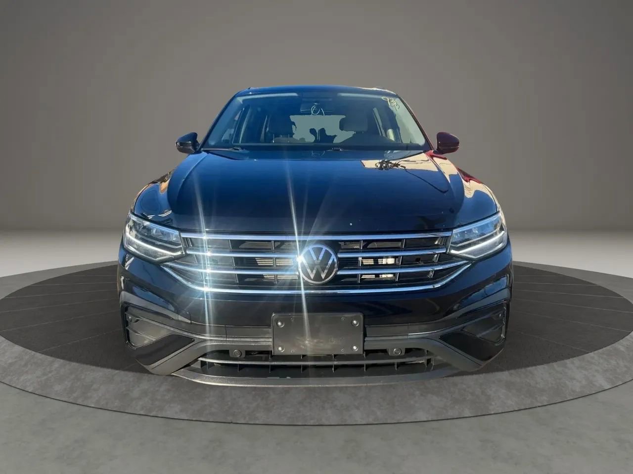 Used 2022 Volkswagen Tiguan S image 2