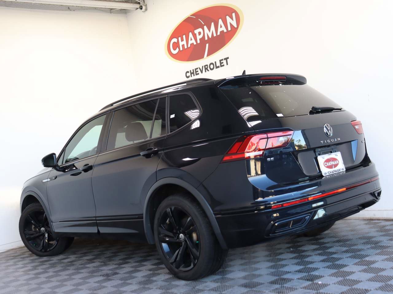 Used 2023 Volkswagen Tiguan SE R-Line image 4