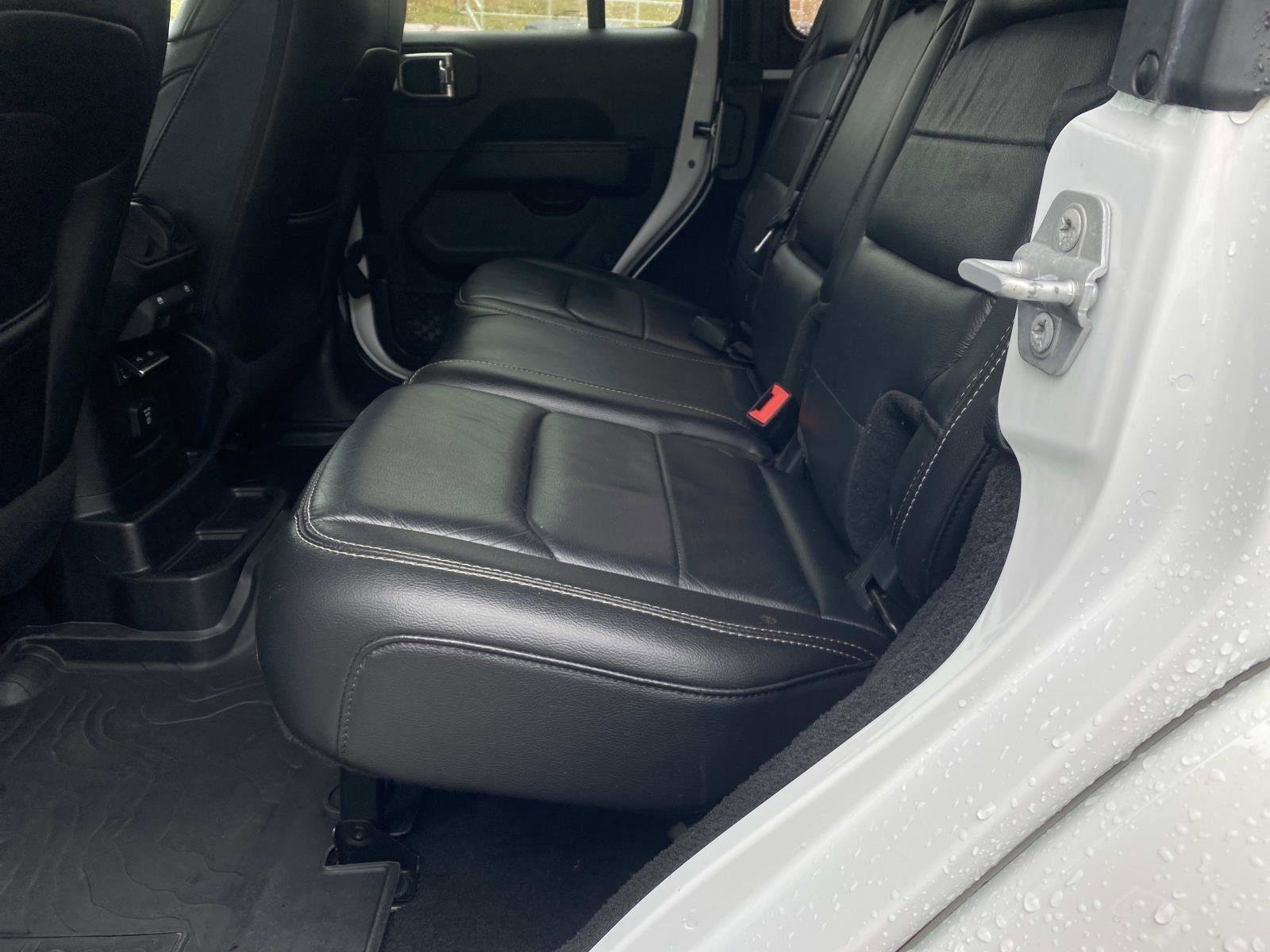 Used 2019 Jeep Wrangler Unlimited Sahara w/ Quick Order Package 24M Moab AWD/4WD image 18