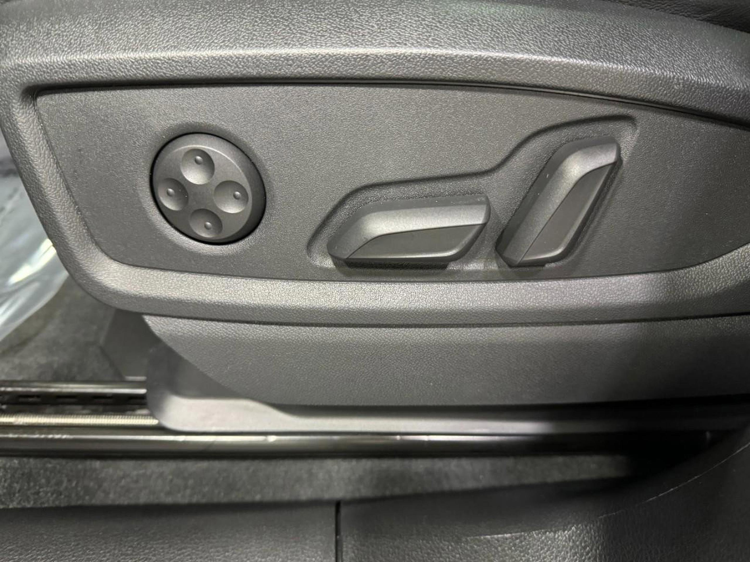 Certified 2025 Audi Q5 2.0T Premium w/ Convenience Plus Package image 25