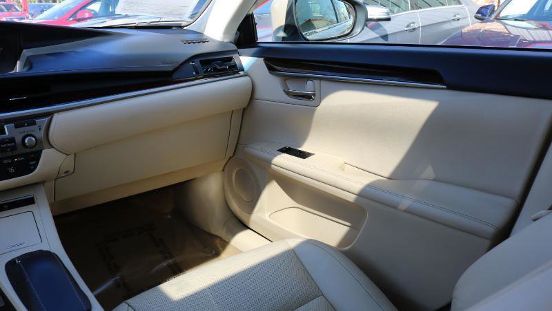 Used 2015 Lexus ES 350 4dr Sdn w/ Luxury Package image 25