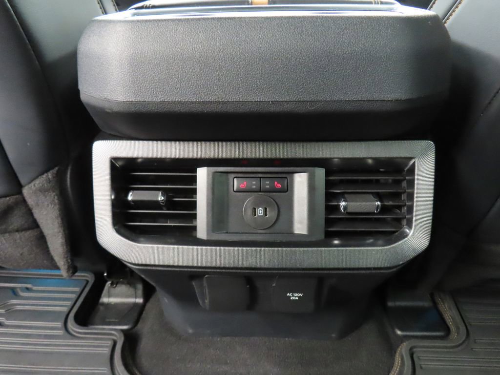Used 2024 Ford F250 Platinum image 11