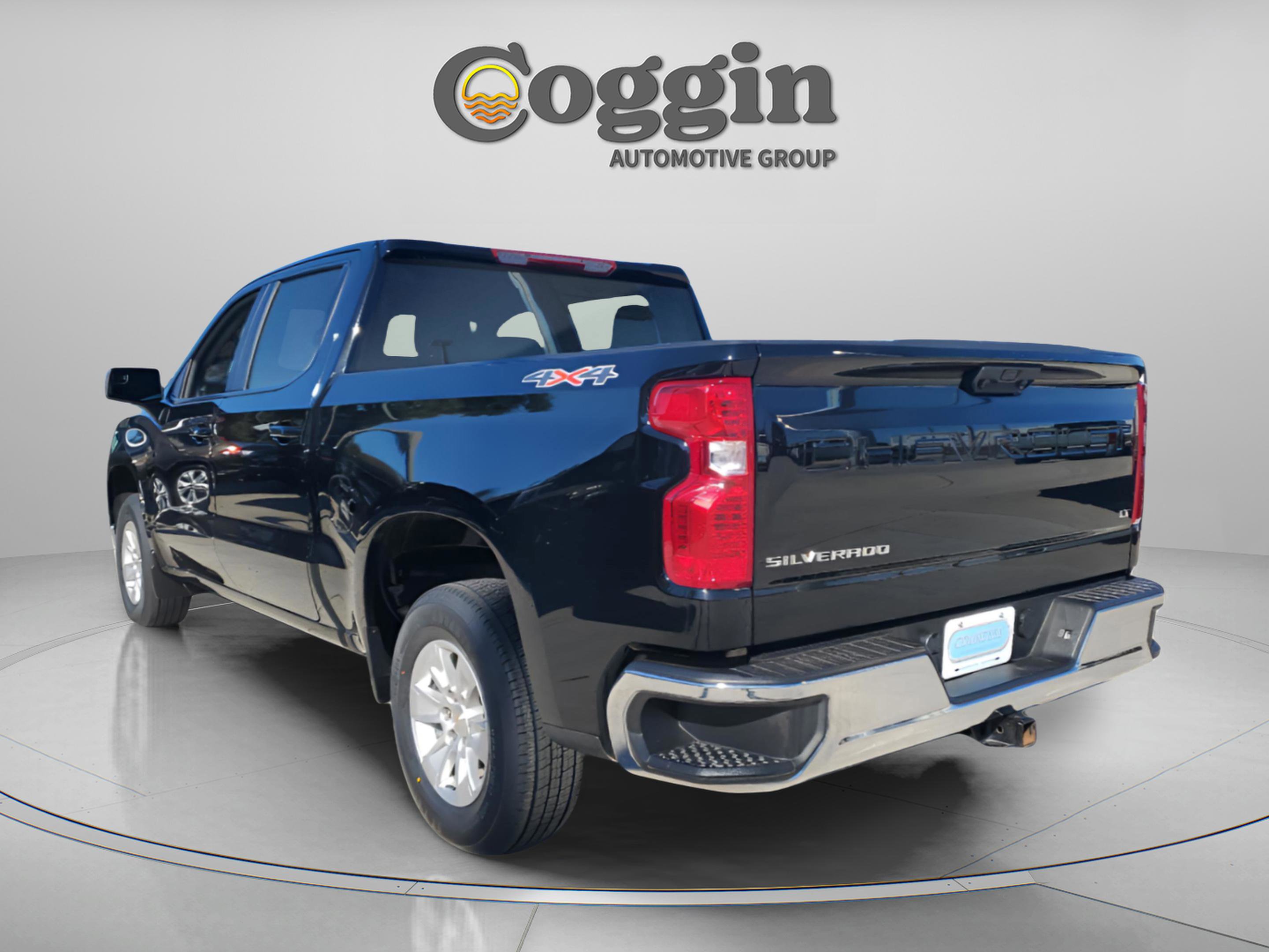 Used 2025 Chevrolet Silverado 1500 LT AWD/4WD image 2