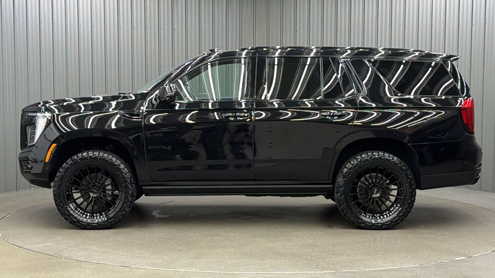 Used 2026 GMC Yukon AT4 Ultimate w/ LPO, Floor Liner Package AWD/4WD image 2
