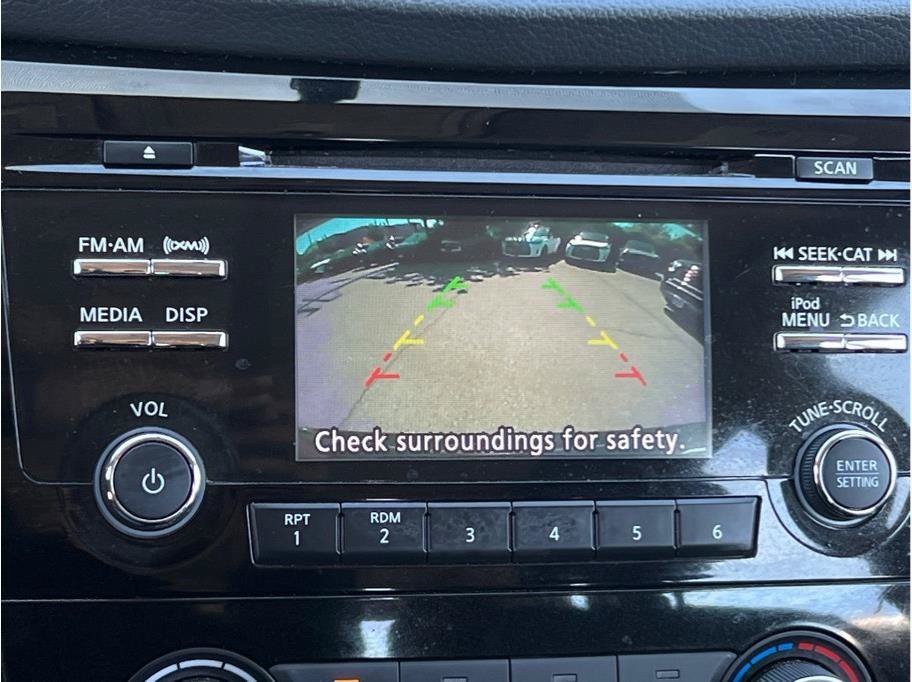 Used 2017 Nissan Rogue S FWD image 15