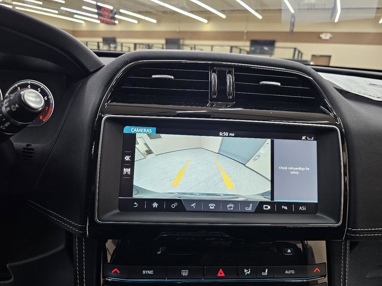 Used 2017 Jaguar F-PACE S AWD/4WD image 32