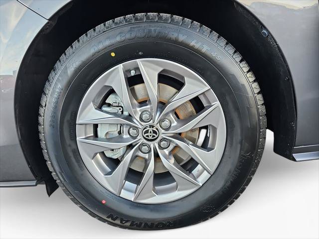 Certified 2021 Toyota Sienna LE FWD image 23
