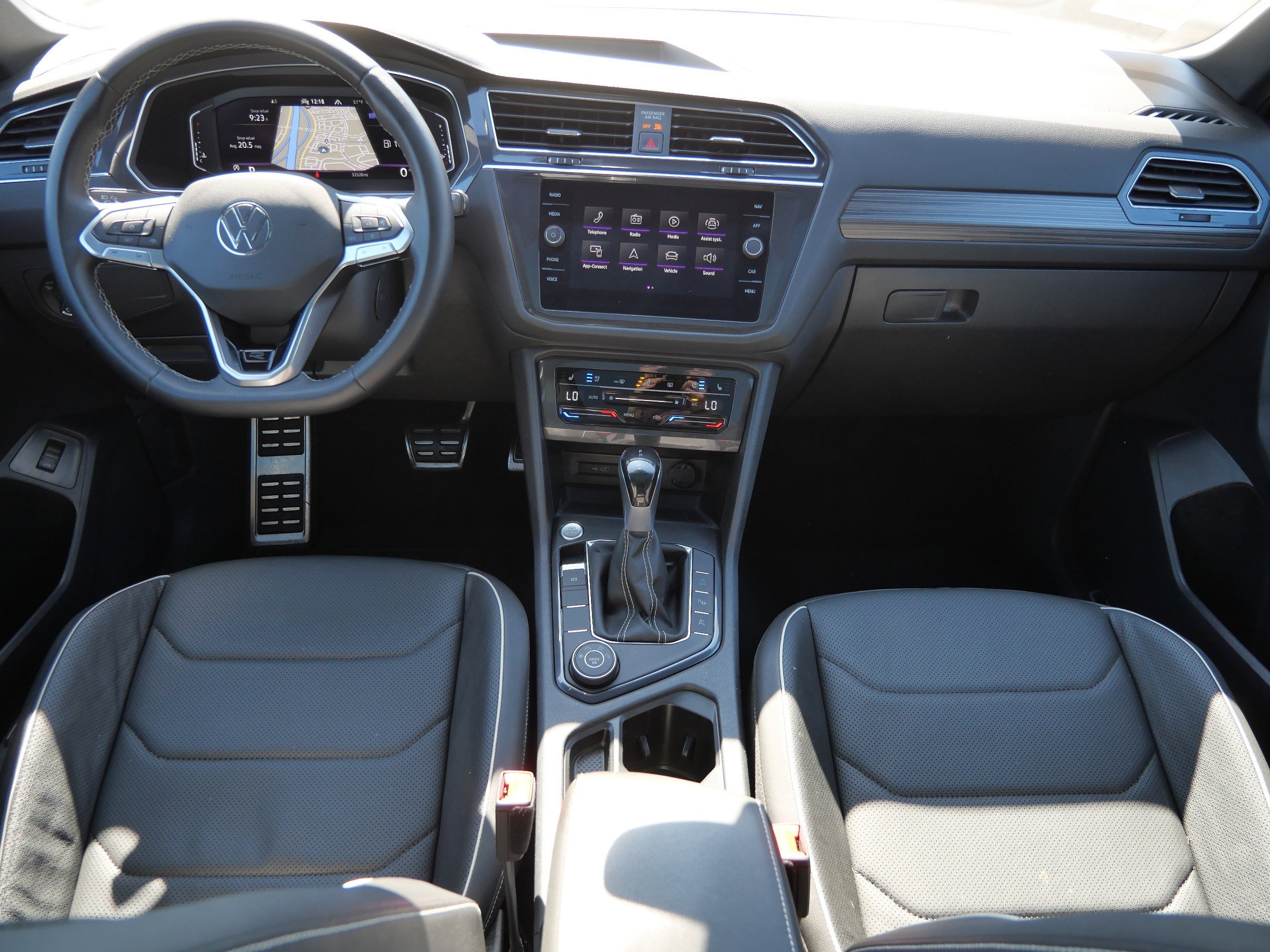 Used 2023 Volkswagen Tiguan SEL R-Line image 10