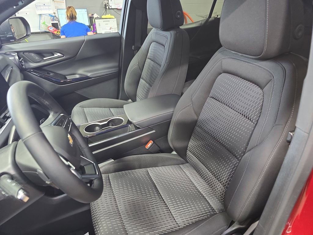 Used 2025 Chevrolet Equinox LT w/ Safety and Technology Package image 16