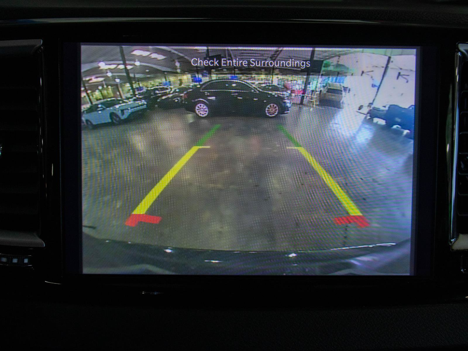 Used 2024 Chrysler Pacifica Touring-L FWD image 6
