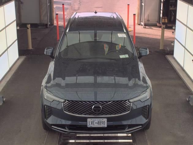 Used 2025 Volvo XC90 B5 Plus AWD/4WD image 2