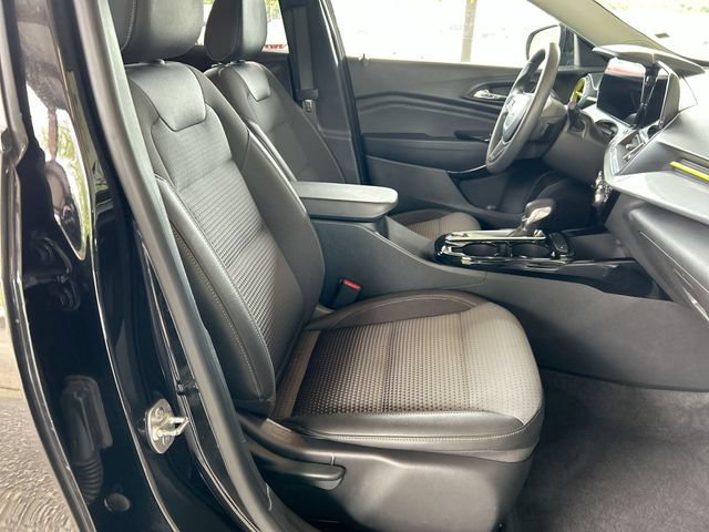 Used 2024 Chevrolet Trax LT FWD image 25