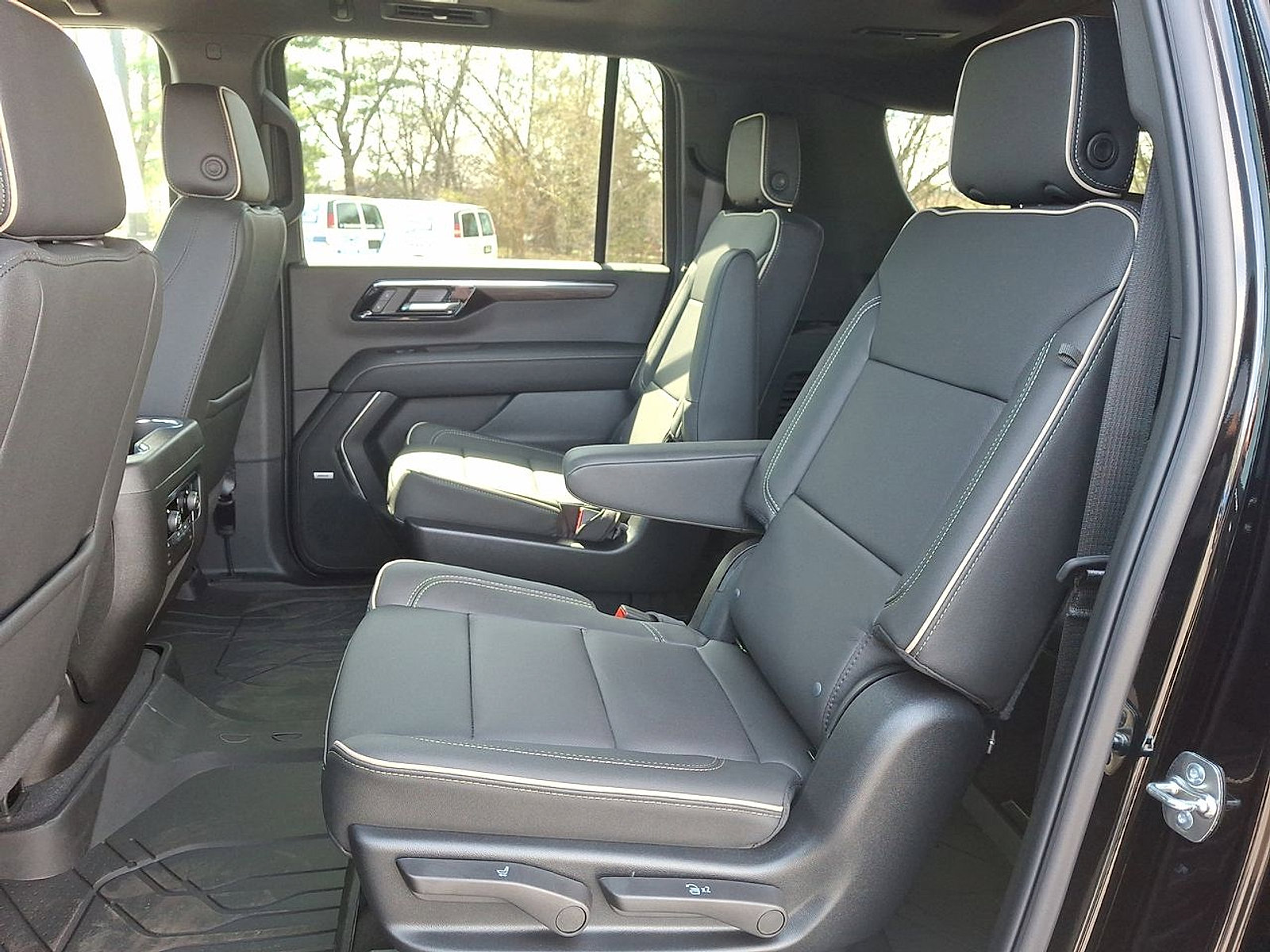New 2026 Chevrolet Suburban Premier image 13