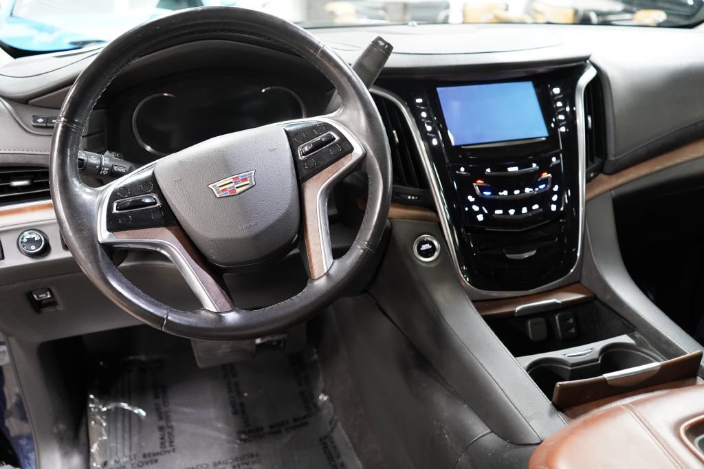 Used 2020 Cadillac Escalade Premium Luxury RWD image 30