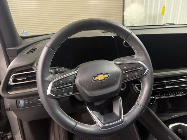 Used 2025 Chevrolet Traverse LT w/ Driver Confidence Package image 17