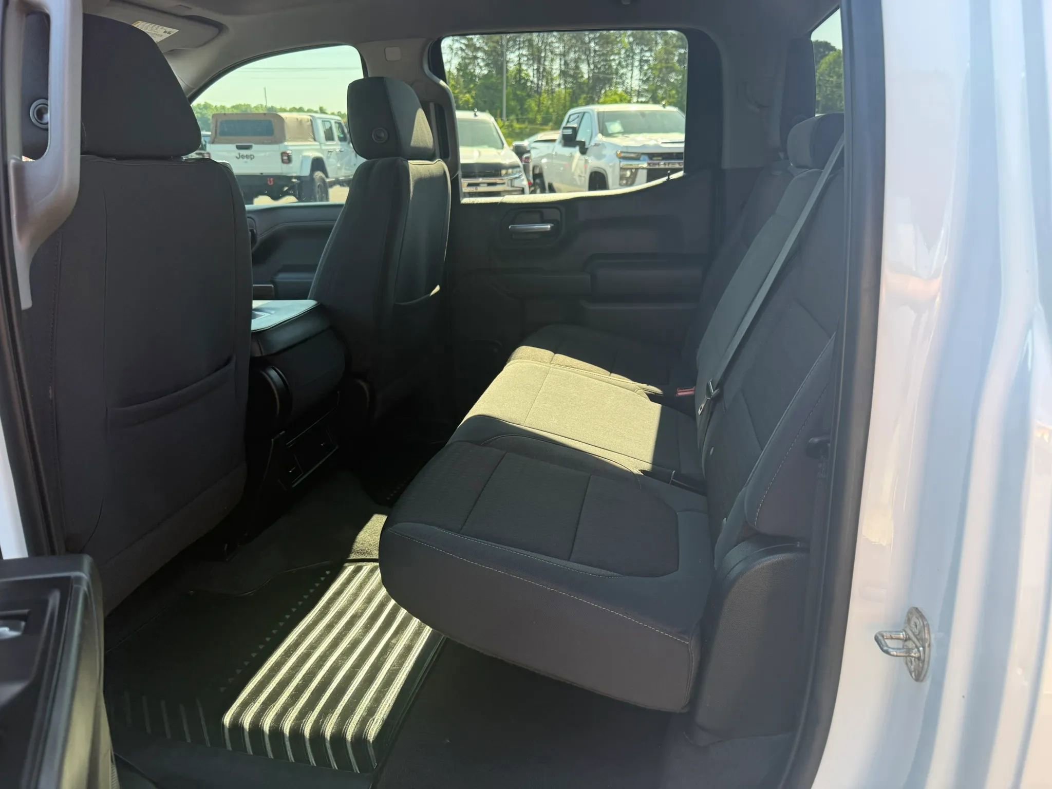 Used 2020 Chevrolet Silverado 1500 LT w/ Z71 Off-Road Package AWD/4WD image 14