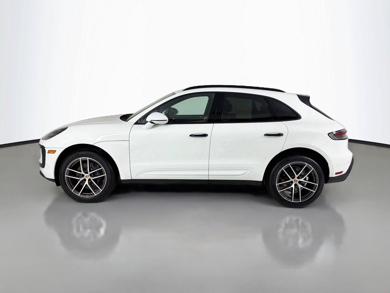 Used 2023 Porsche Macan AWD/4WD image 2