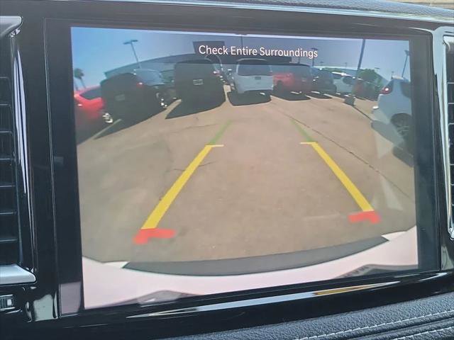 Certified 2024 Chrysler Pacifica Limited FWD image 11