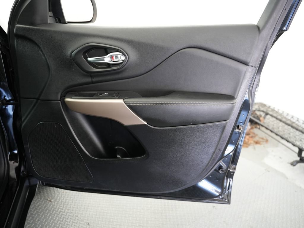Used 2017 Jeep Cherokee Latitude w/ True North Edition image 50