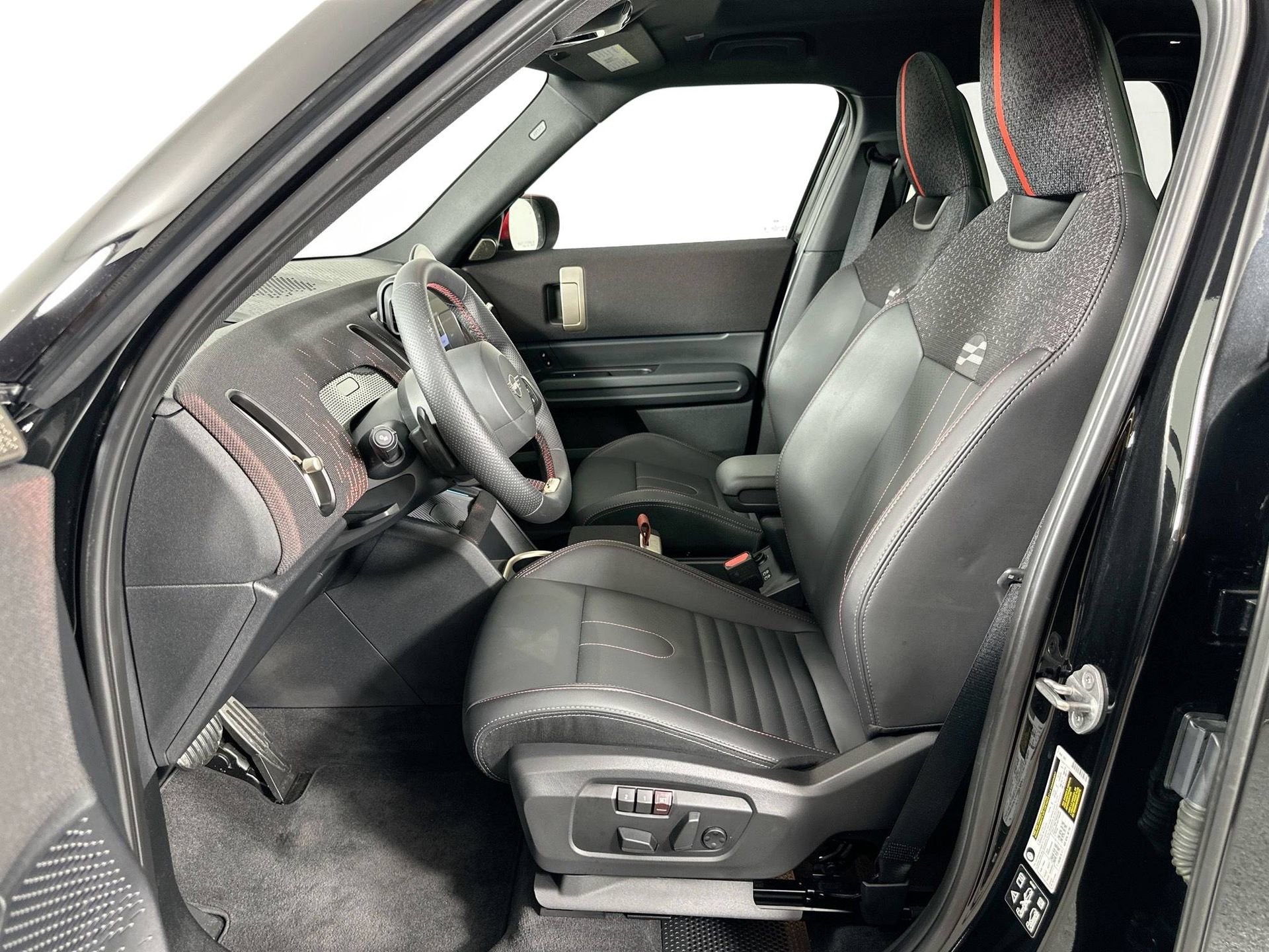 Certified 2025 MINI Cooper Countryman John Cooper Works w/ Comfort Package Max image 30