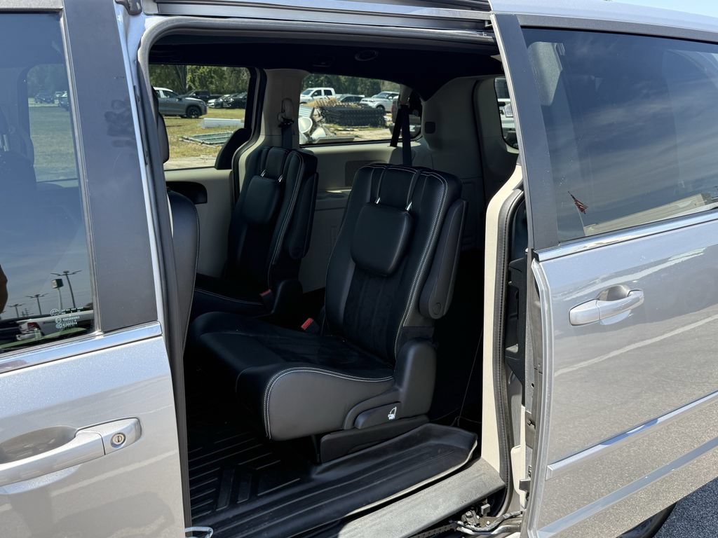 Used 2016 Dodge Grand Caravan SXT FWD image 24