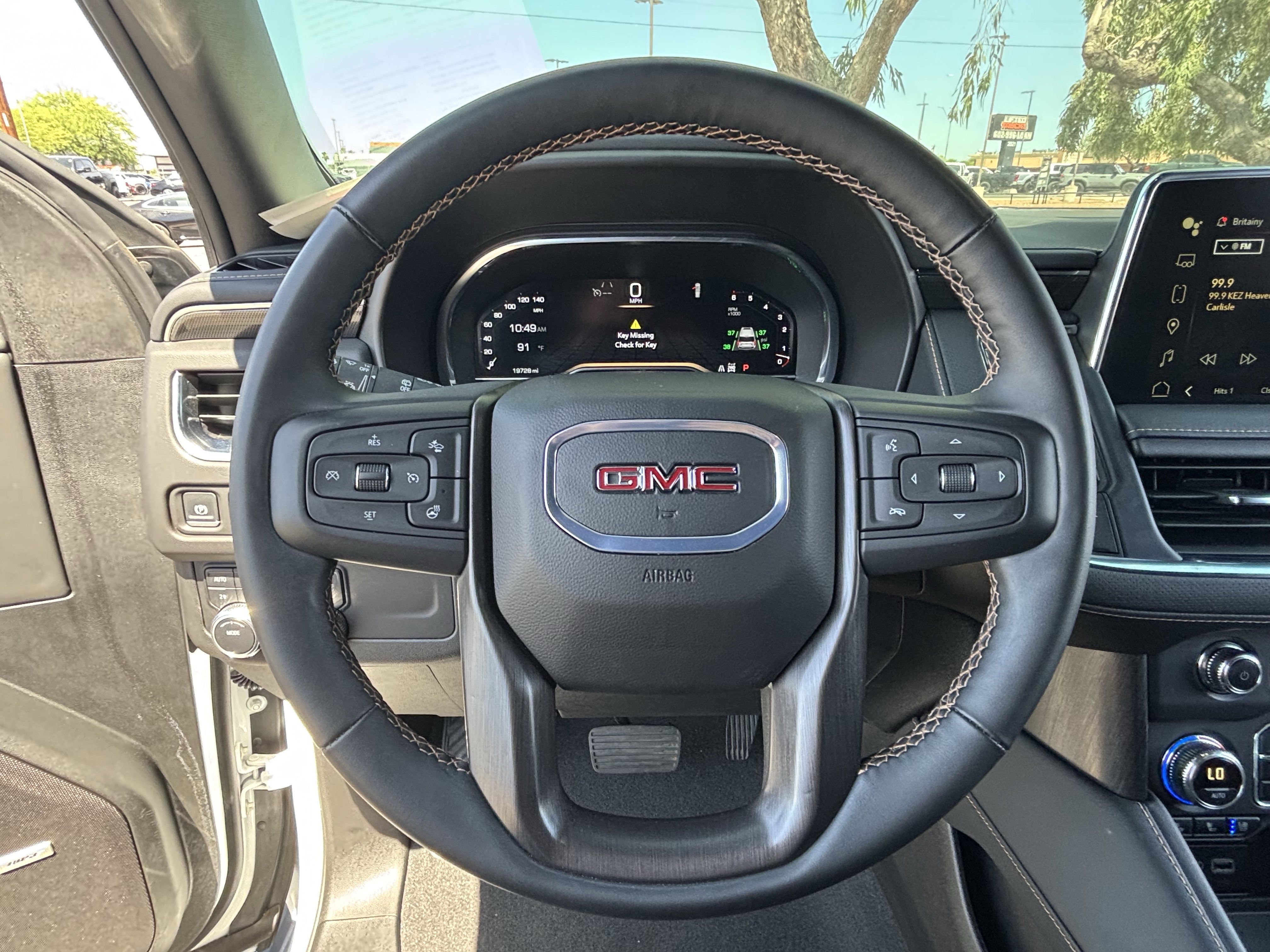 Used 2024 GMC Yukon XL AT4 w/ Technology Package AWD/4WD image 26