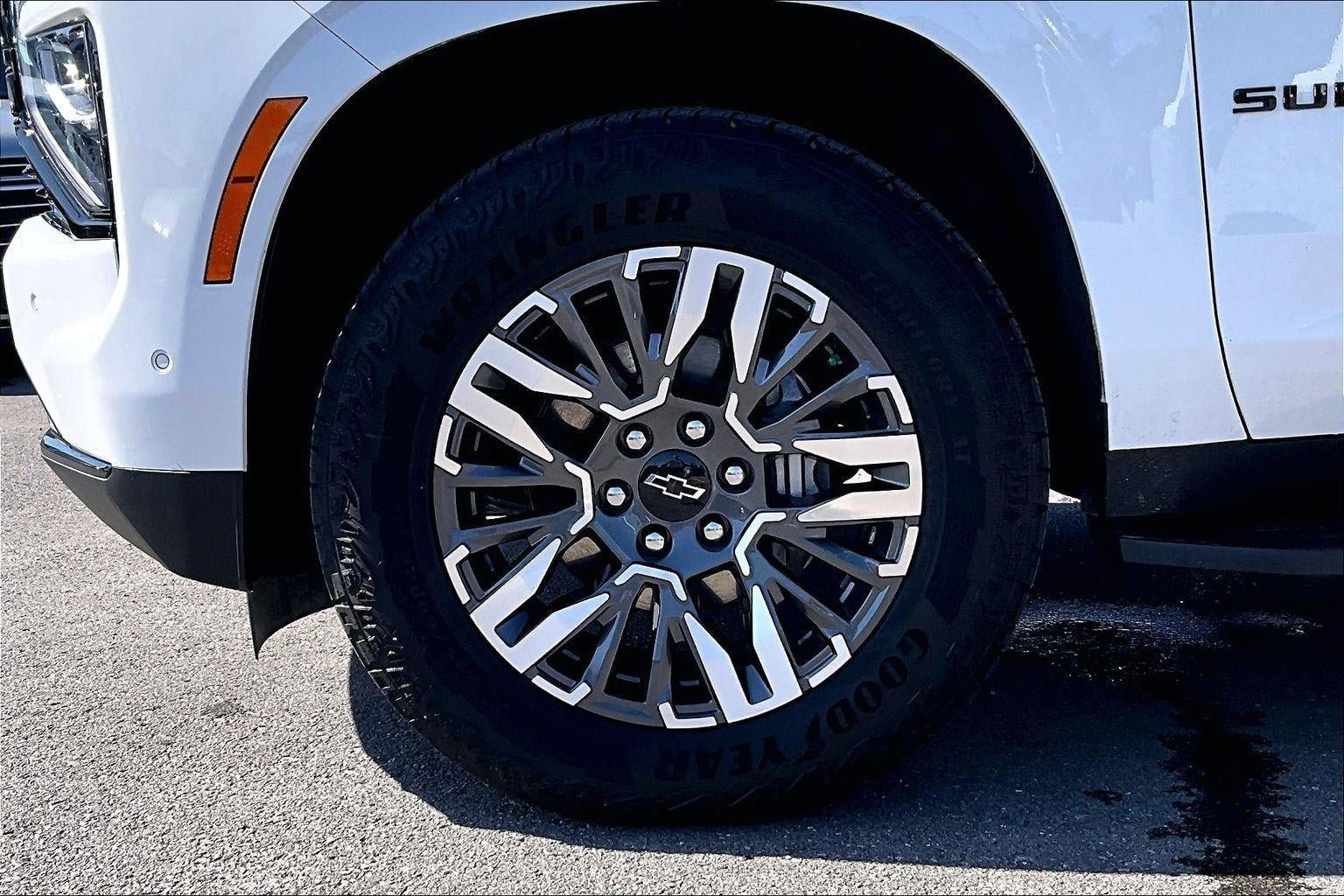 Used 2026 Chevrolet Suburban RST w/ RST Capability Package AWD/4WD image 9