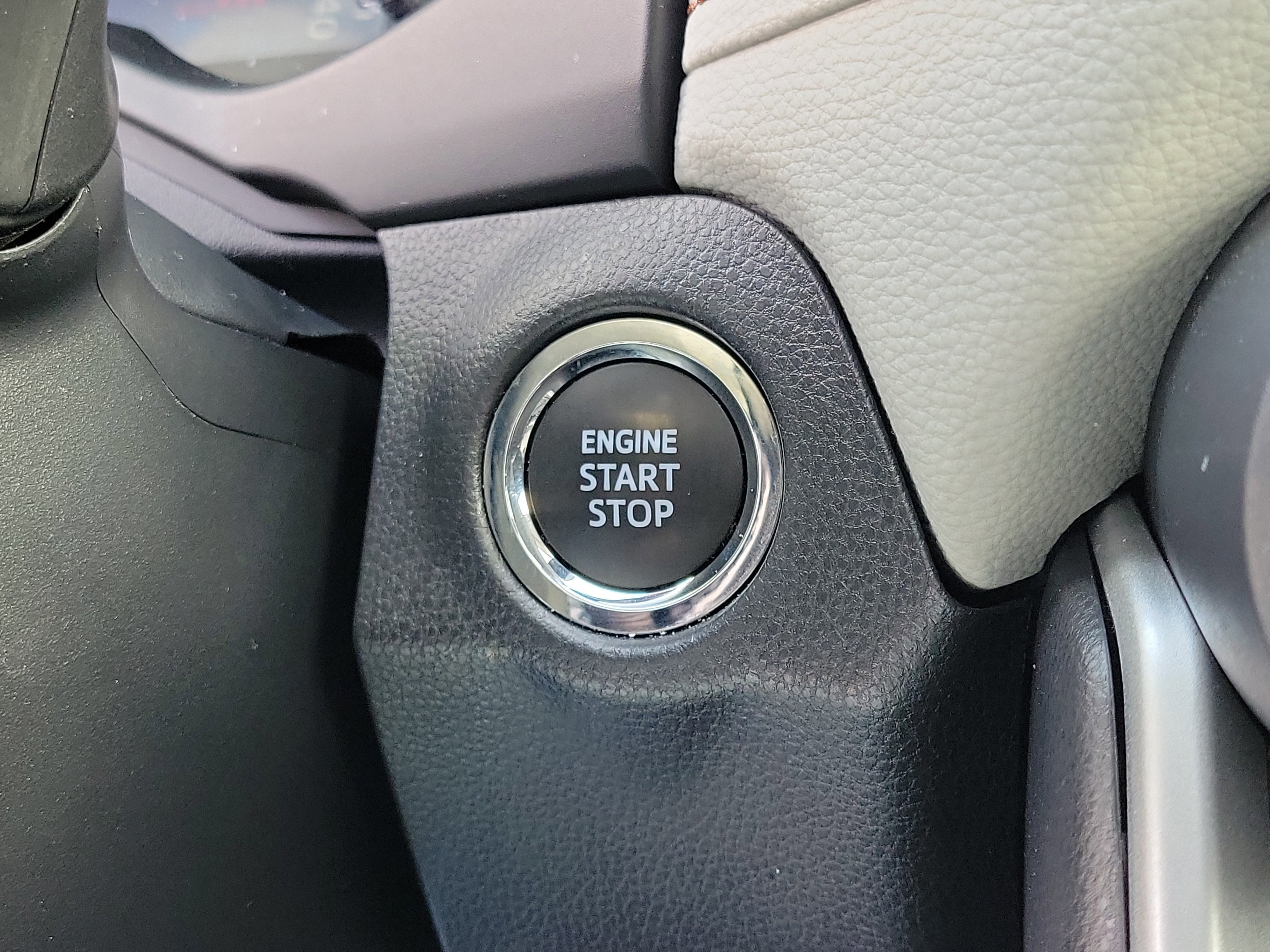 Used 2023 Toyota RAV4 XLE Premium image 28