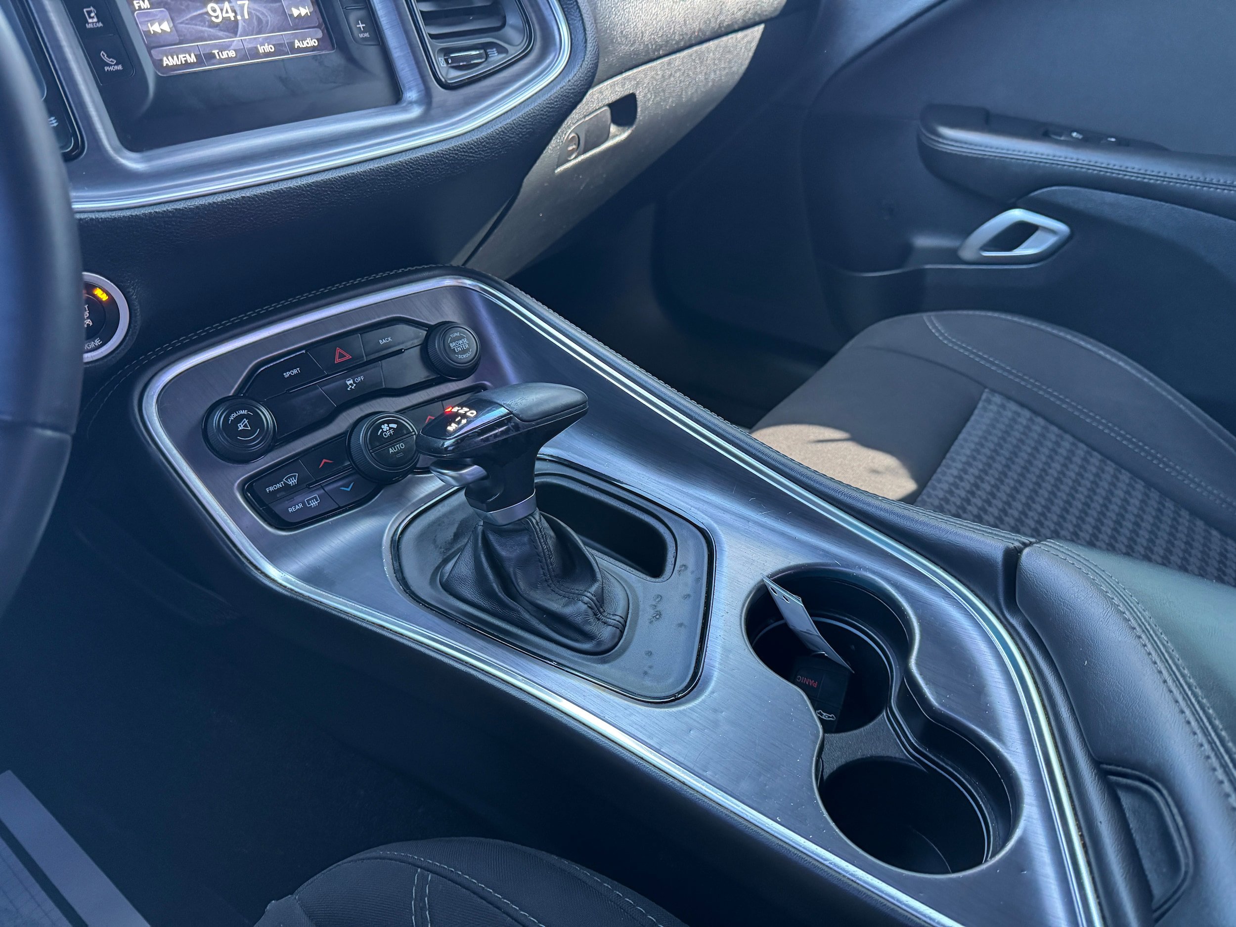 Used 2015 Dodge Challenger SXT RWD image 17